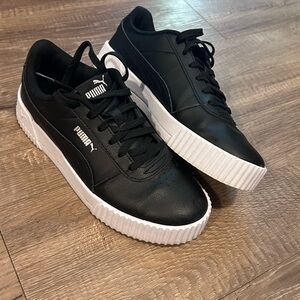 Puma Carina 2.0 sneakers - Size 8.5